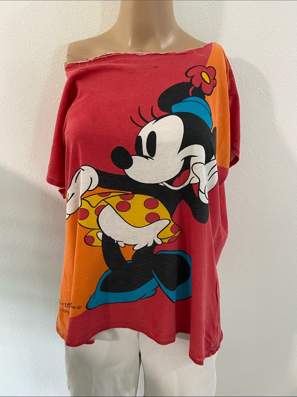 VTGE 1980’s Minnie Mouse Off-Shoulder Short Sleeve Tee in Red